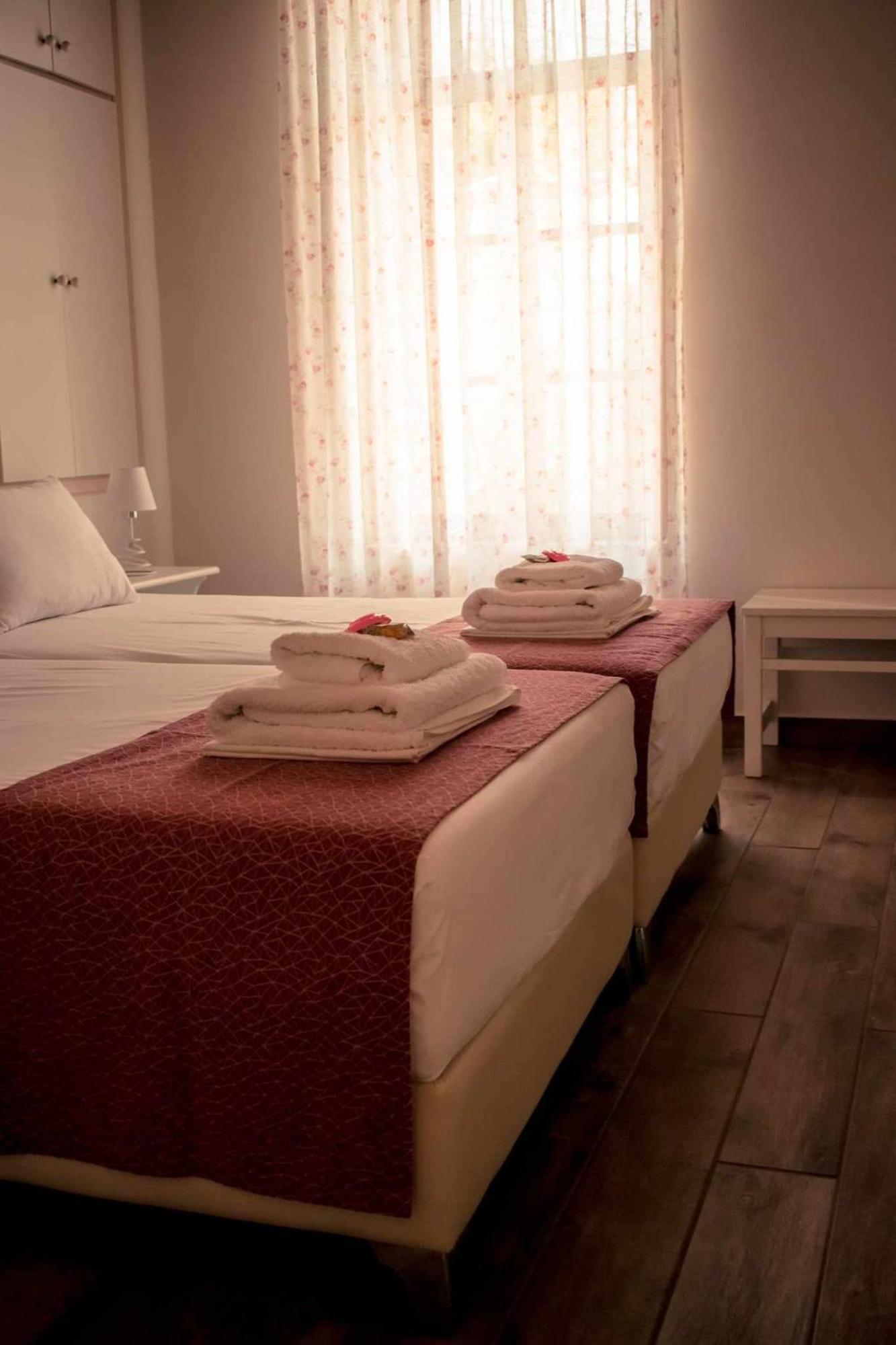 Hotel Kleanthe Chalki Town Exterior foto