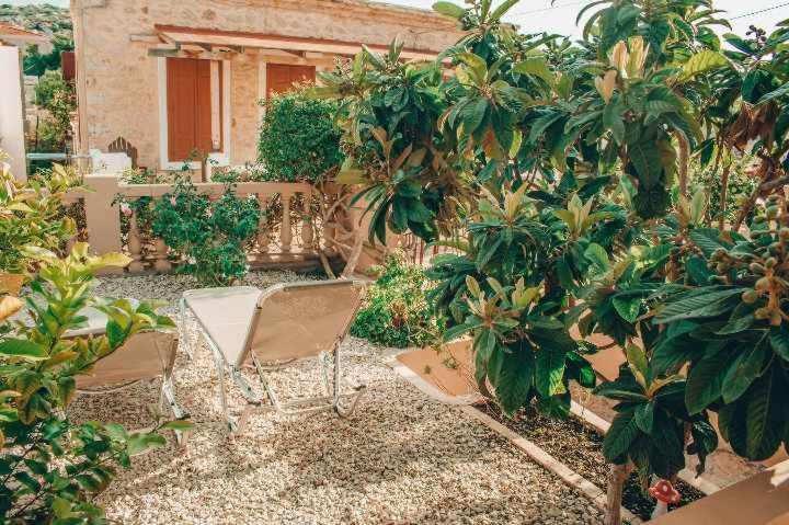 Hotel Kleanthe Chalki Town Exterior foto