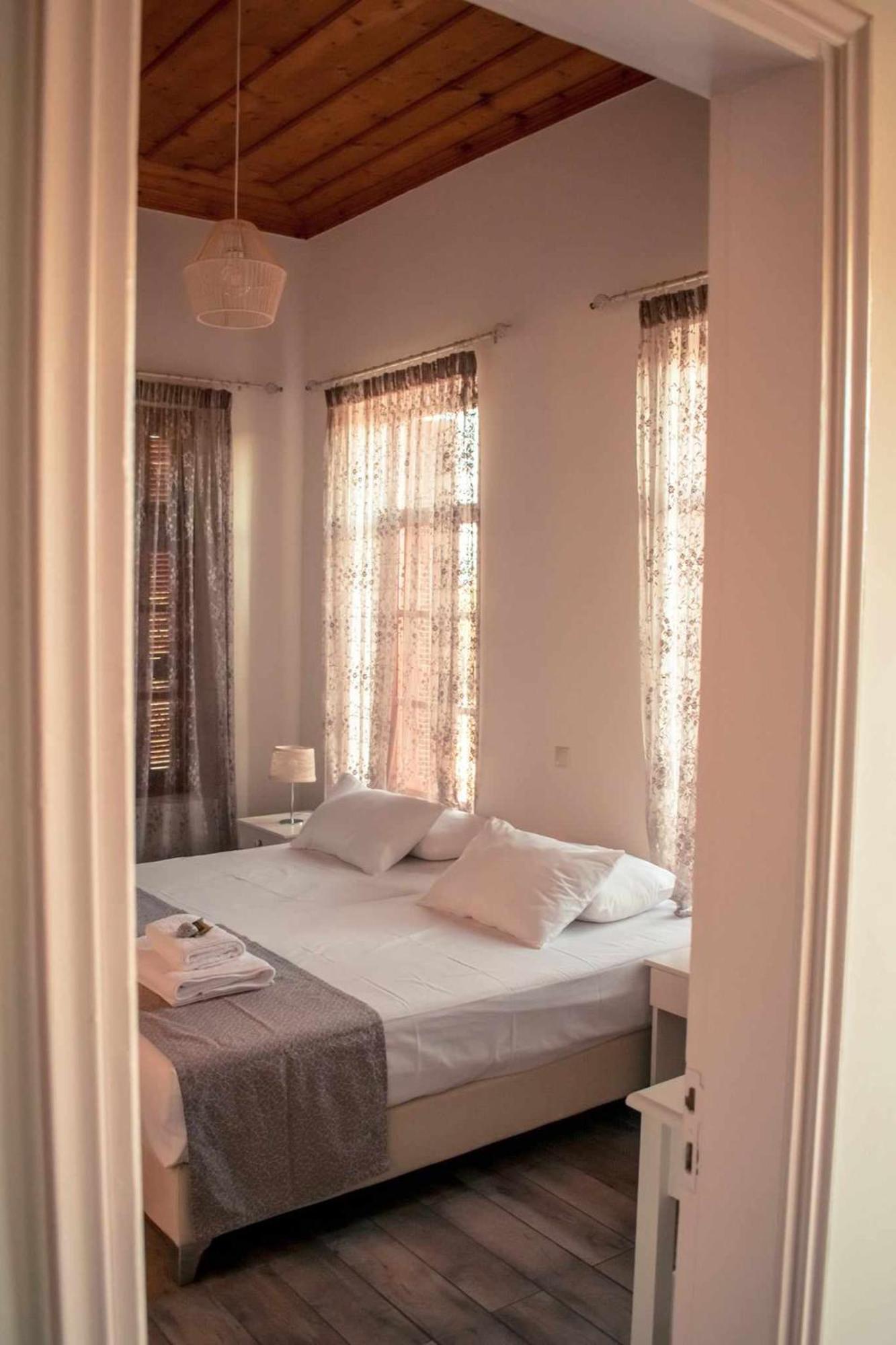 Hotel Kleanthe Chalki Town Exterior foto